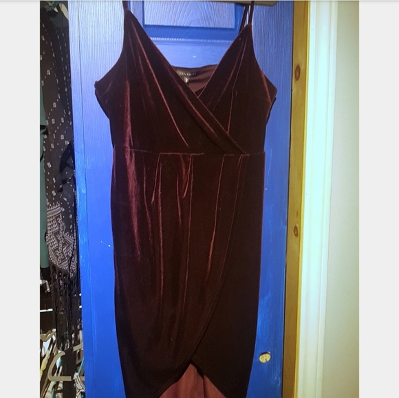 Burgundy Velvet Dress - Picture 2 of 4